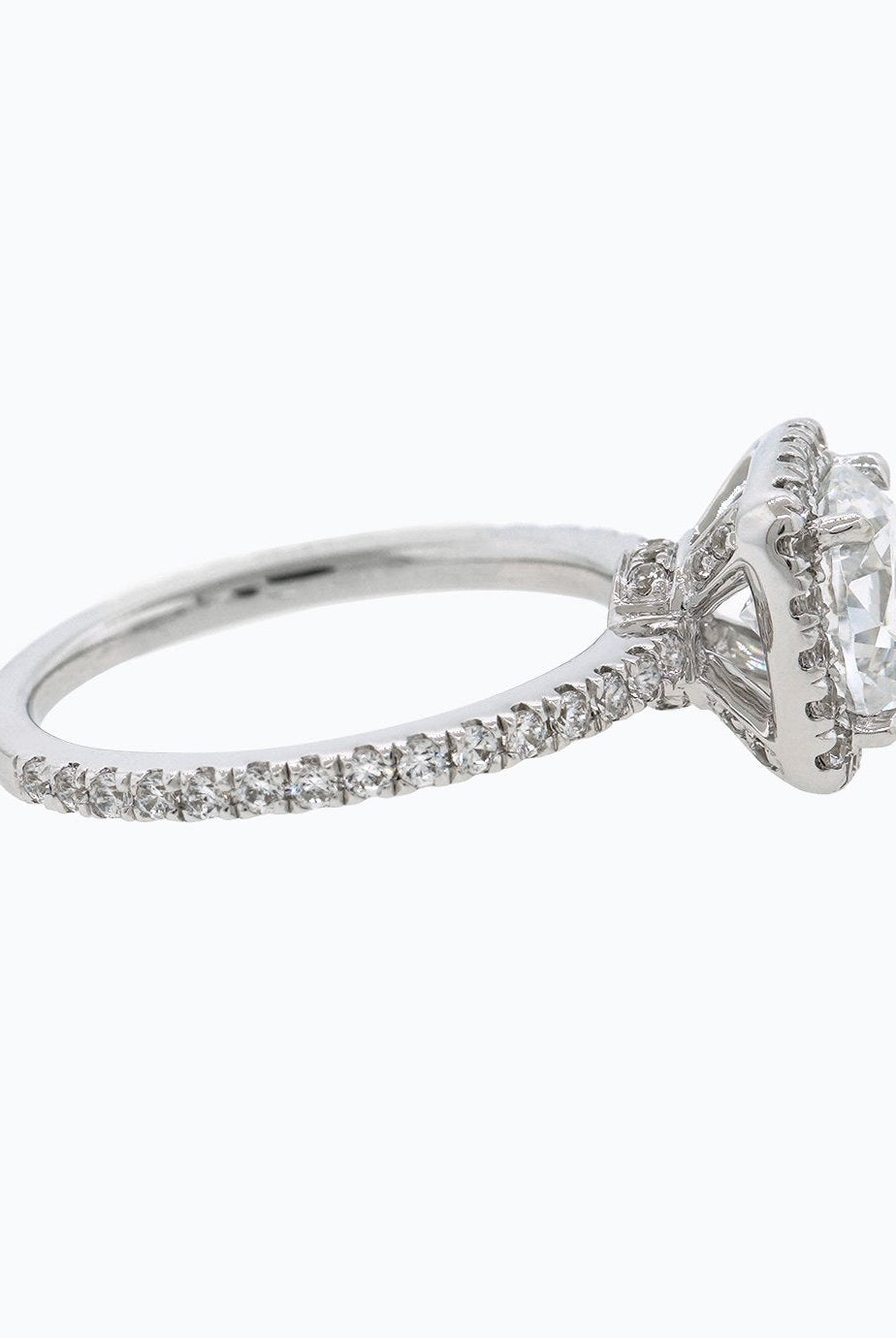 round-shaped-moissanite-halo-engagement-ring-2