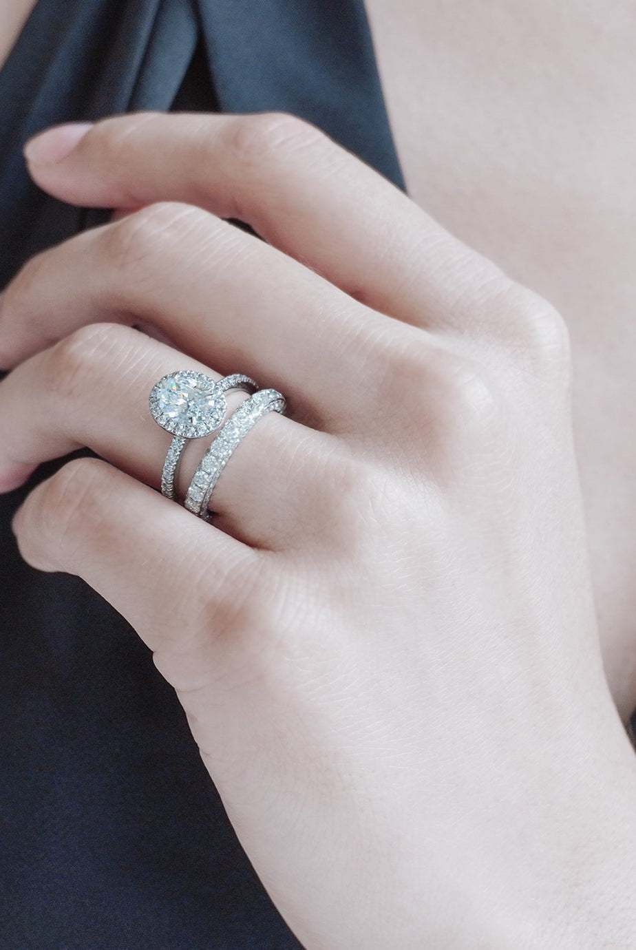 oval-shaped-moissanite-halo-engagement-ring