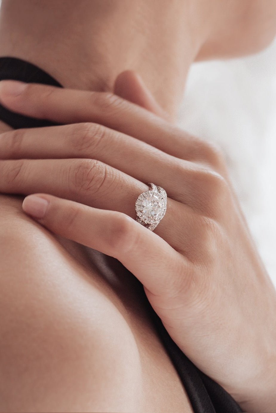 round-shaped-moissanite-halo-engagement-ring