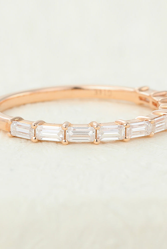baguette-shaped-moissanite-bar-style-wedding-band