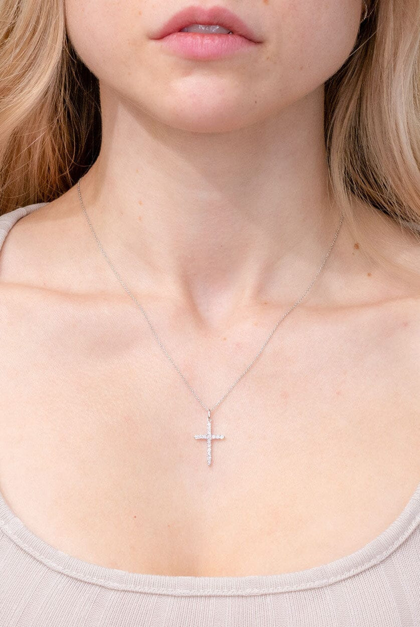 0-31ct-round-moissanite-cross-nacklace