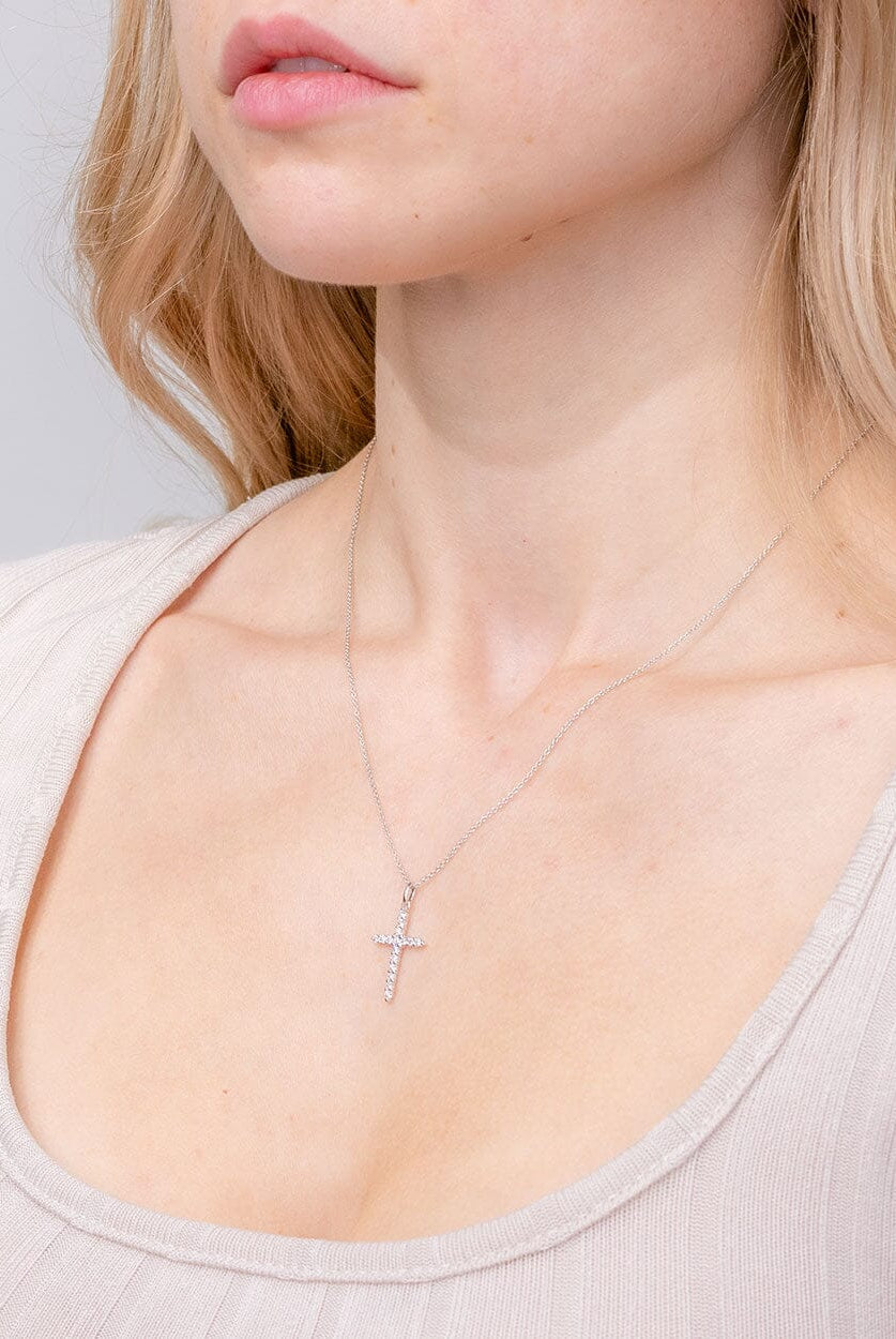 0-31ct-round-moissanite-cross-nacklace