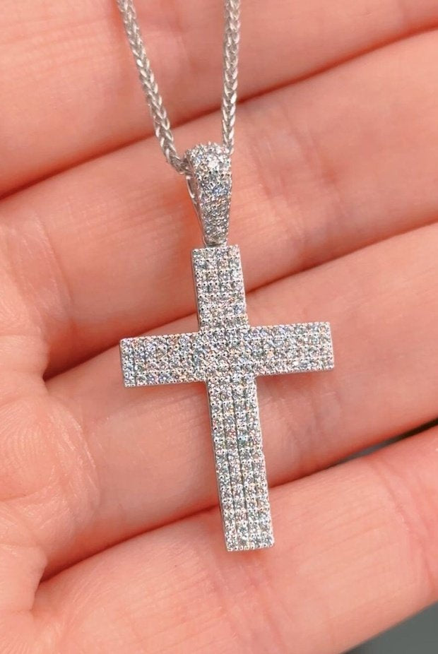 0-56ct-round-moissanite-cross-nacklace