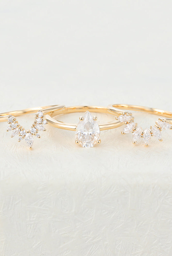 pear-moissanite-solitaire-bridal-ring-set-1
