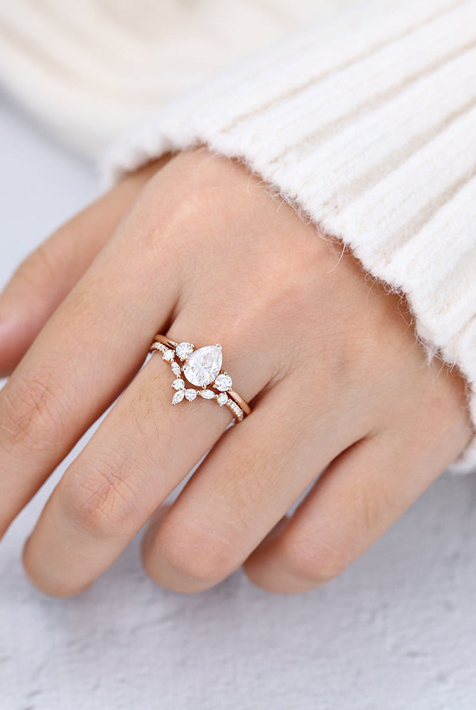 1-0-ct-pear-moissanite-three-stones-bridal-ring-set