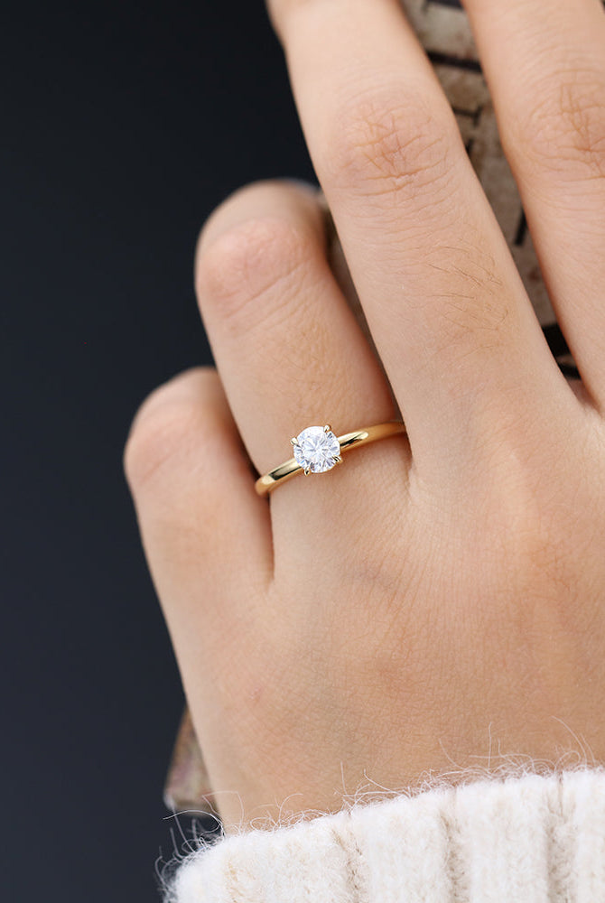 0-41-ct-round-shaped-moissanite-solitaire-engagement-ring