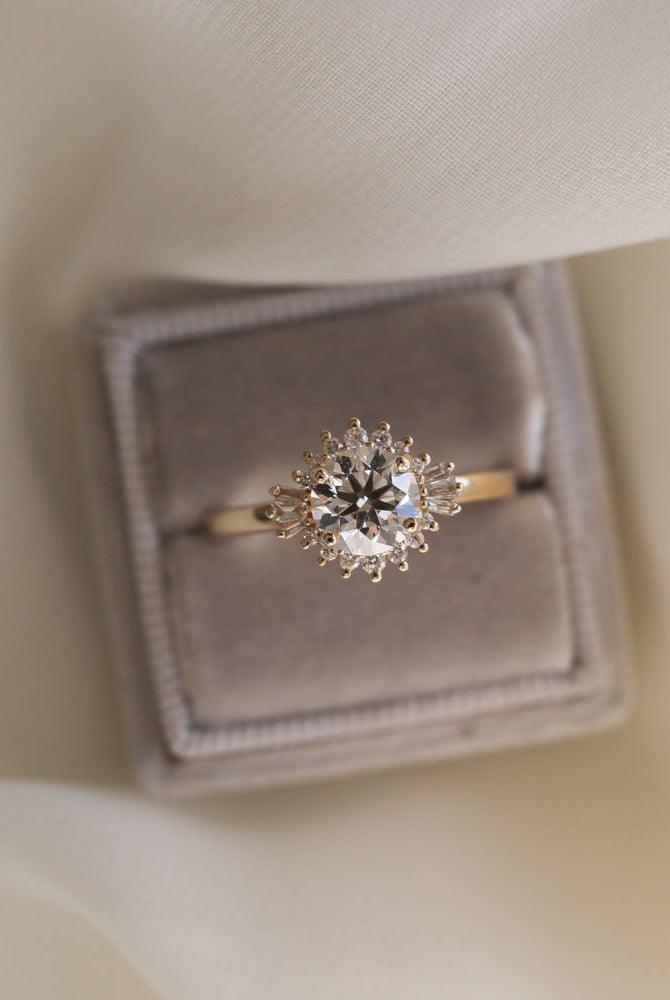 Round Cut Moissanite Engagement Ring