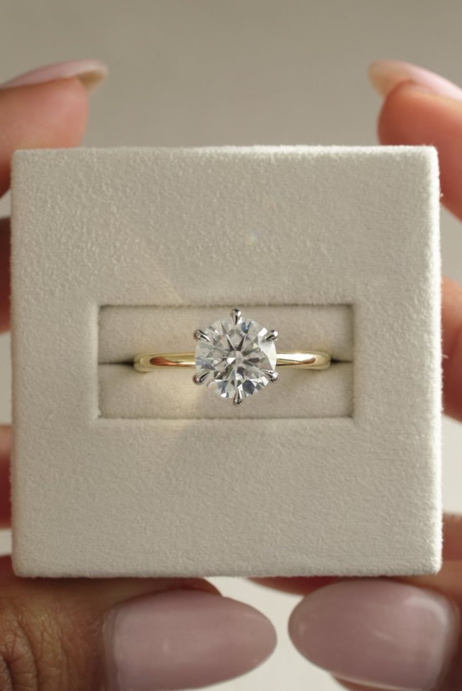 1 Carat Round Brilliant Moissanite Ring