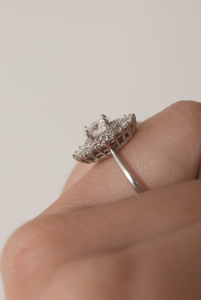 Round Cut Moissanite Engagement Ring