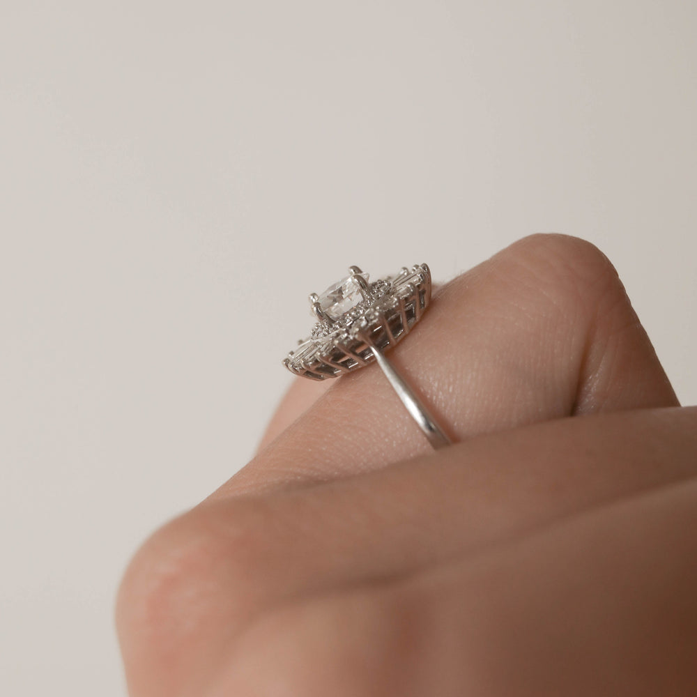 Round Cut Moissanite Engagement Ring