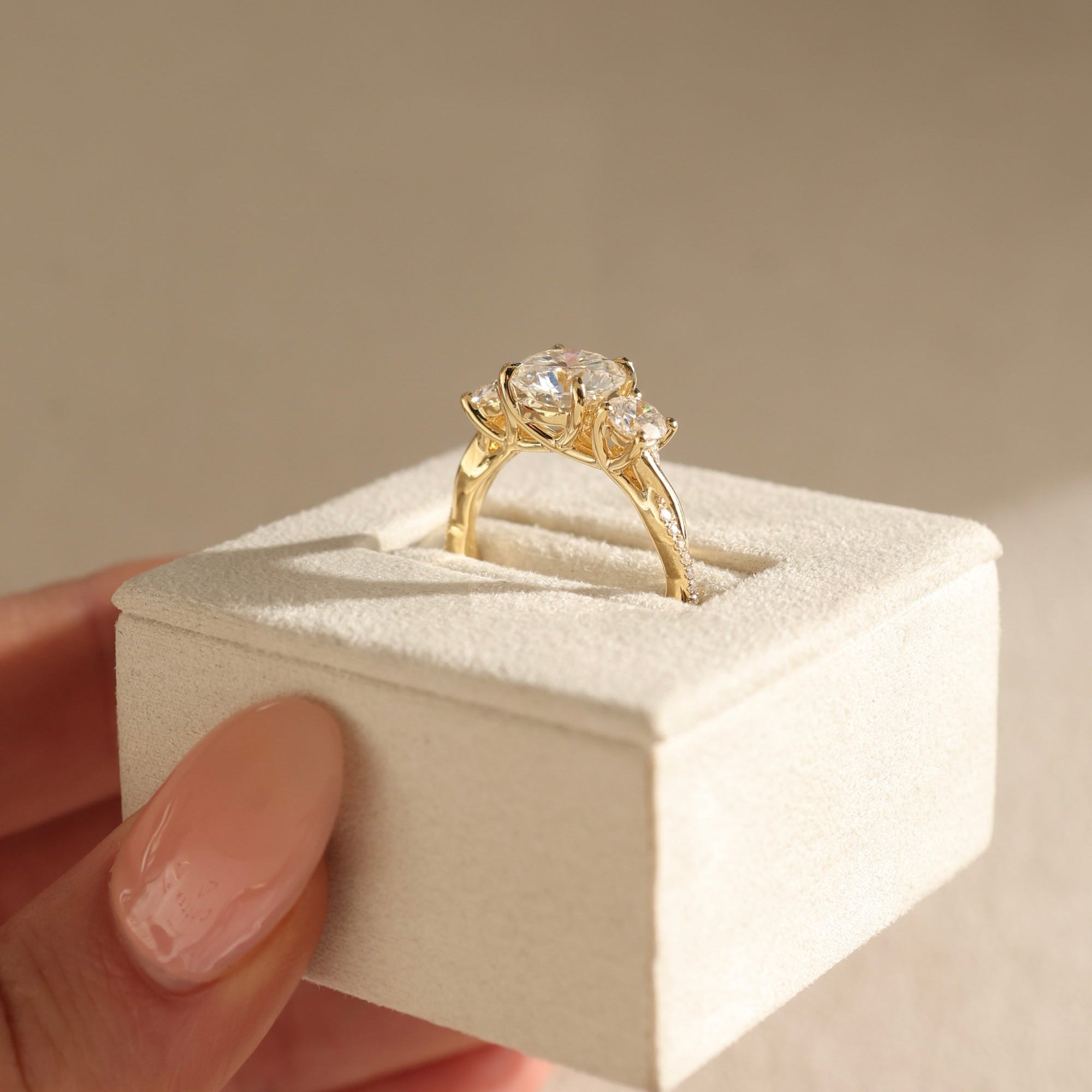 round diamond prong setting, luxury gold diamond ring, dainty round cut ring, timeless round cut ring, gold round diamond band,round cut engagement ring in gold, pavé setting engagement ring, pavé diamond ring, pavé band engagement ring, gold pavé setting ring, white gold pavé diamond ring, rose gold pavé ring