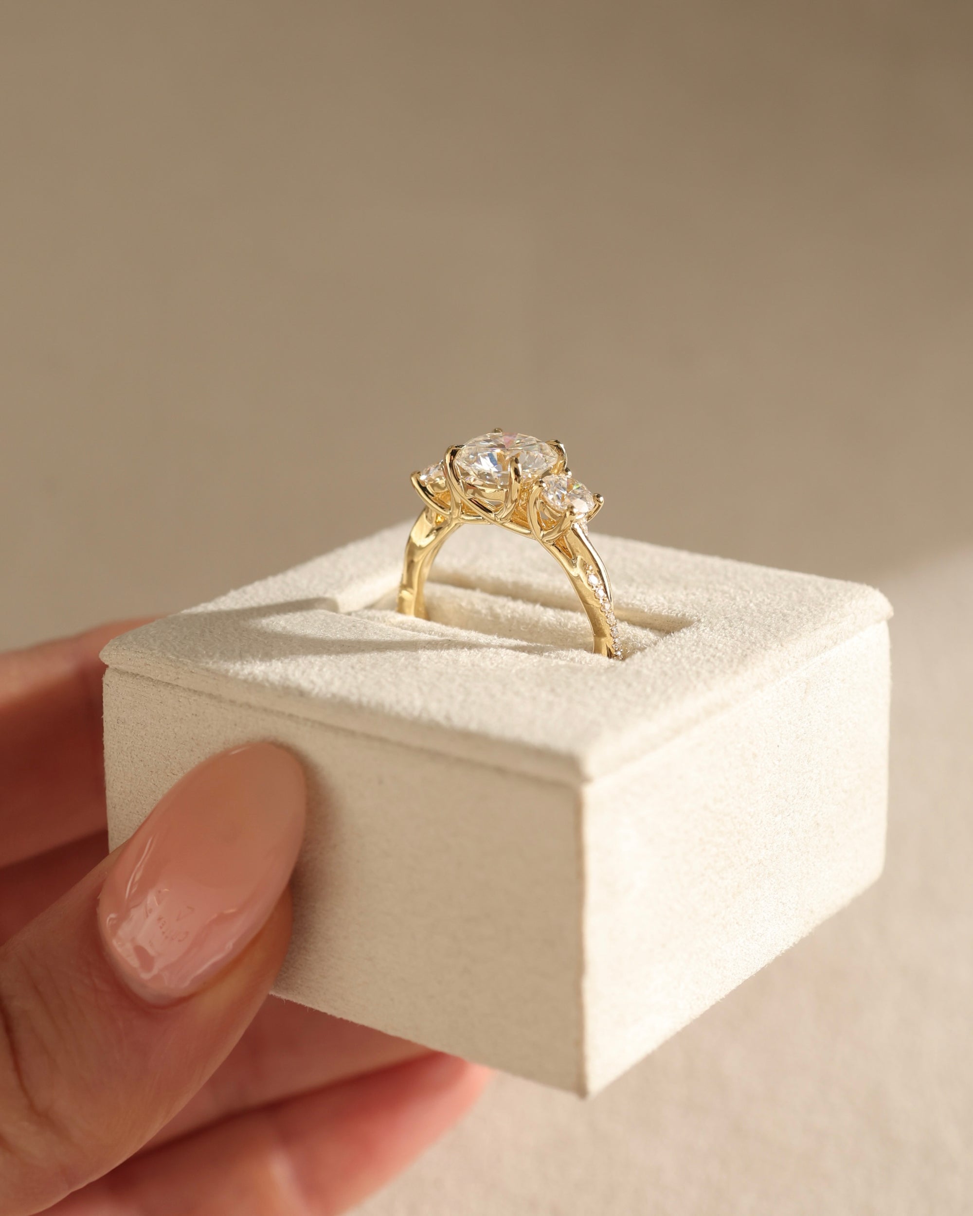 round diamond prong setting, luxury gold diamond ring, dainty round cut ring, timeless round cut ring, gold round diamond band,round cut engagement ring in gold, pavé setting engagement ring, pavé diamond ring, pavé band engagement ring, gold pavé setting ring, white gold pavé diamond ring, rose gold pavé ring