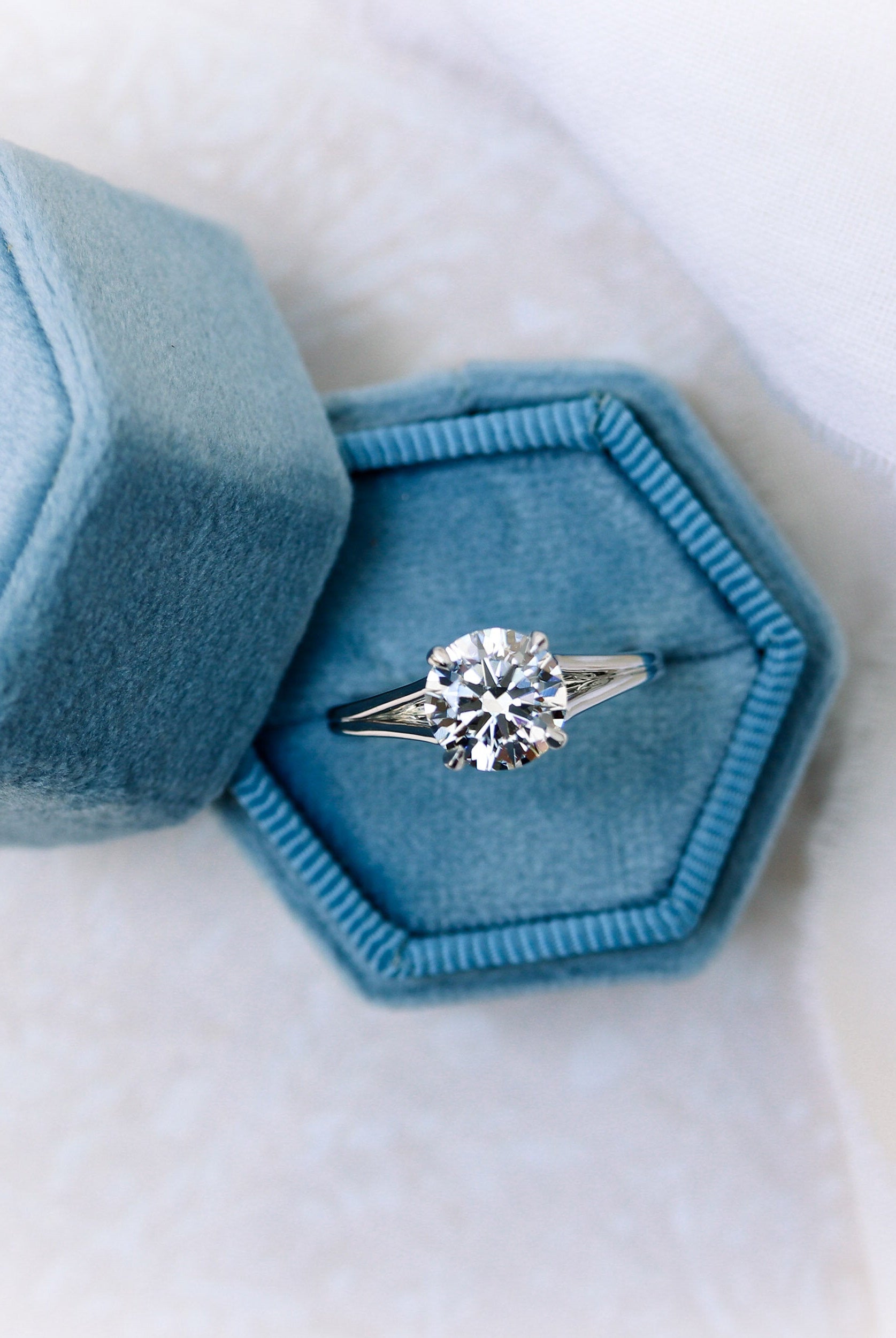 Round Cut Moissanite Engagement Ring