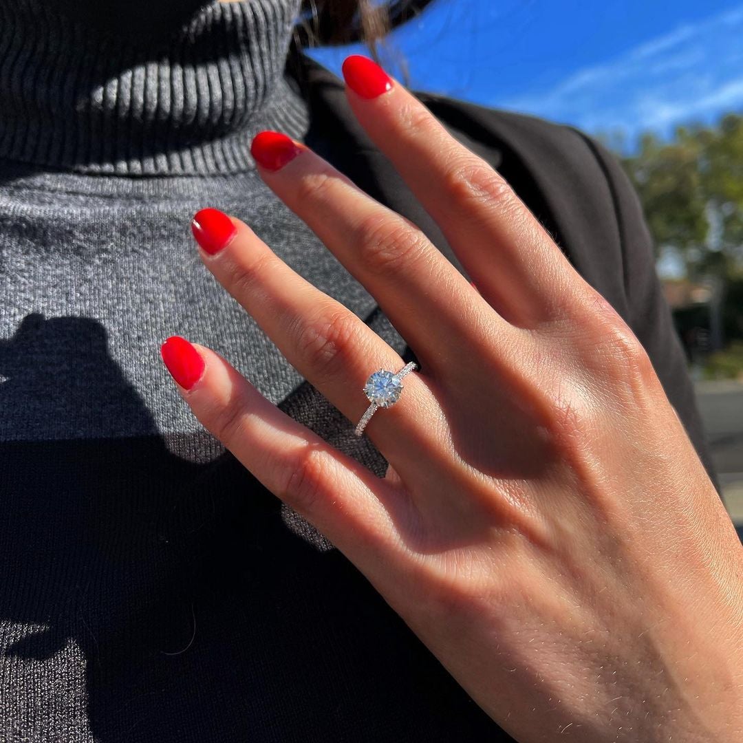 Round Cut Moissanite Engagement Ring