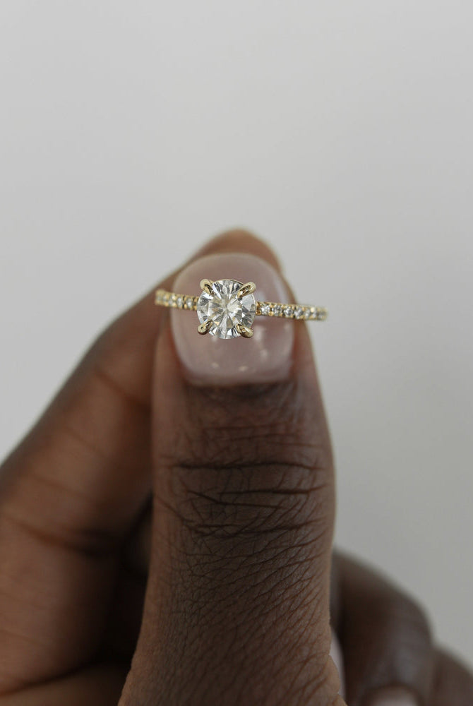 Round Cut Moissanite Engagement Ring