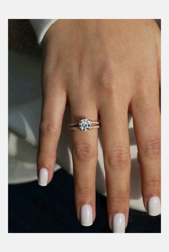 Round Brilliant Engagement Ring