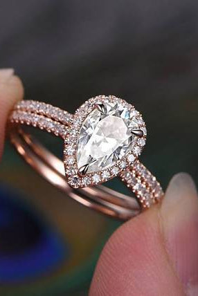 pear-cut-halo-moissanite-bridal-ring-set-1