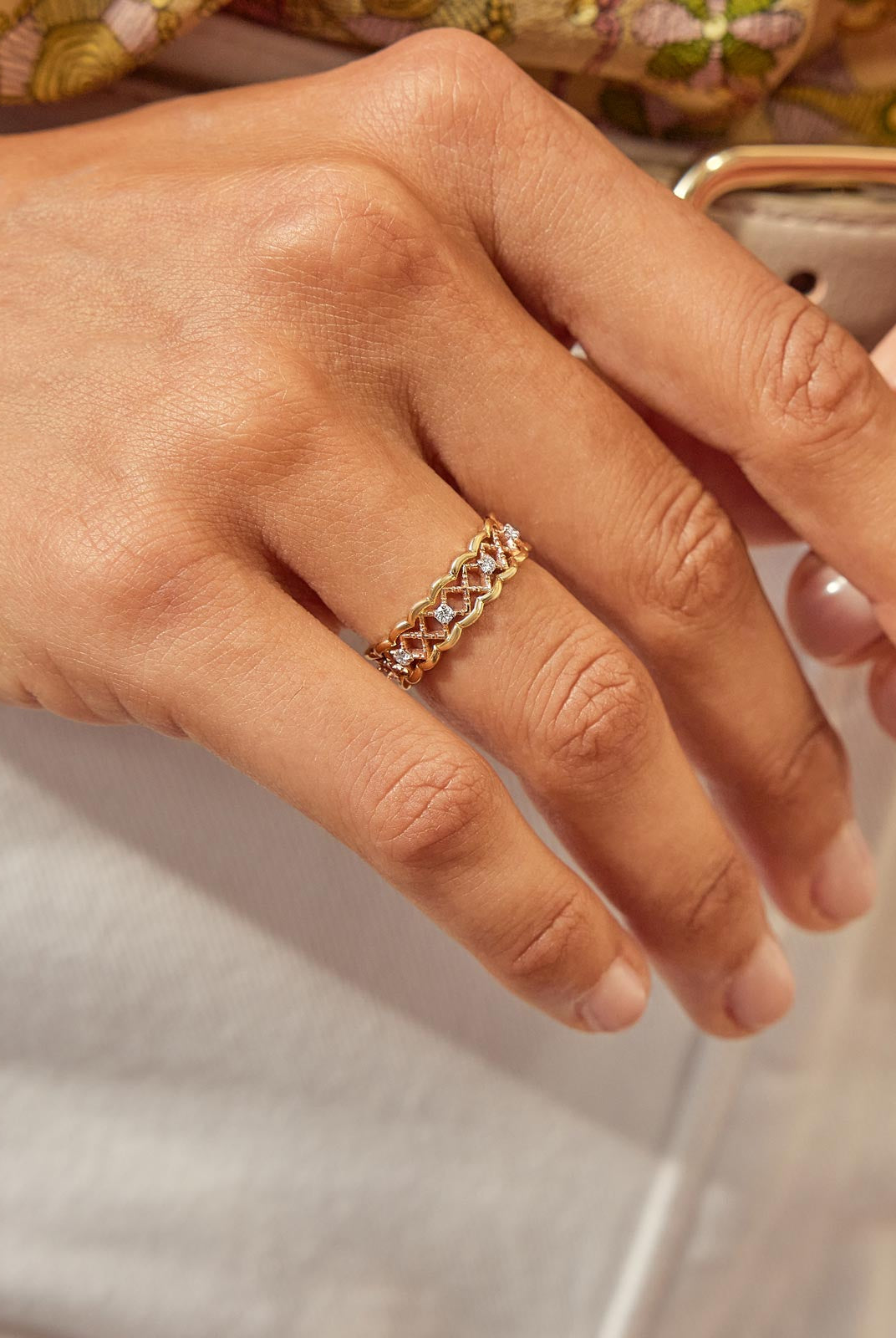 0-23-ct-round-shaped-moissanite-art-deco-wedding-band
