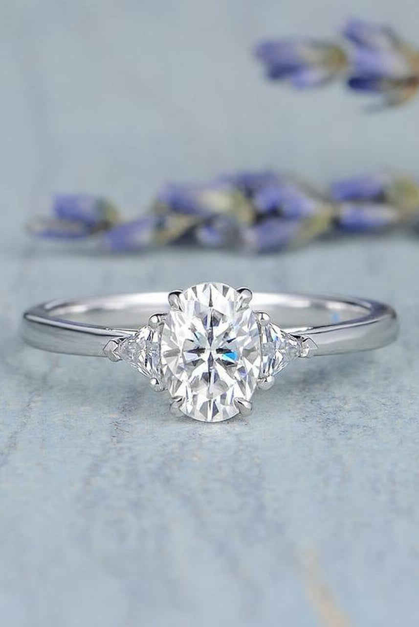 1.0CT Oval Three Stone Moissanite Diamond Solitaire Engagement Ring