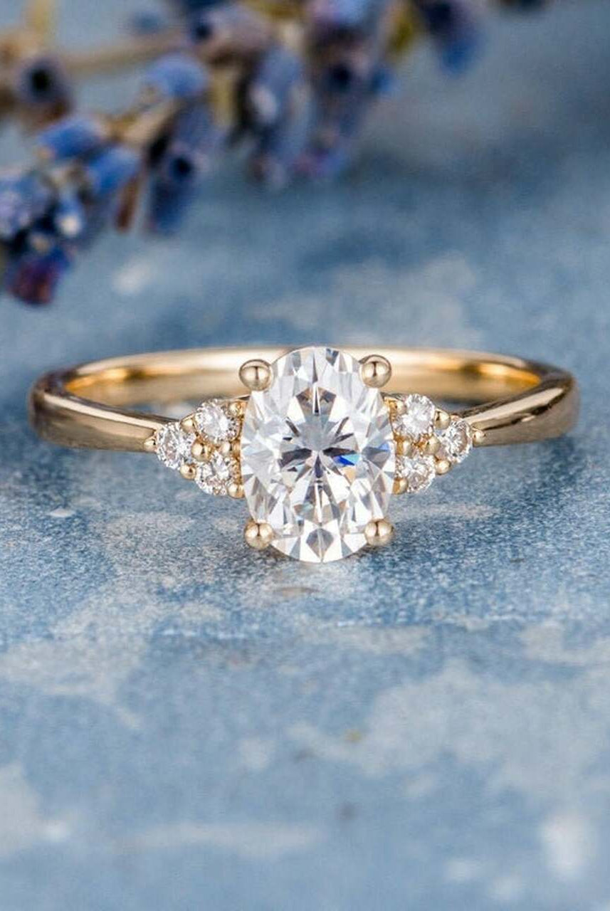1.0CT Oval Cluster Moissanite Diamond Engagement Ring With Solitaire Setting
