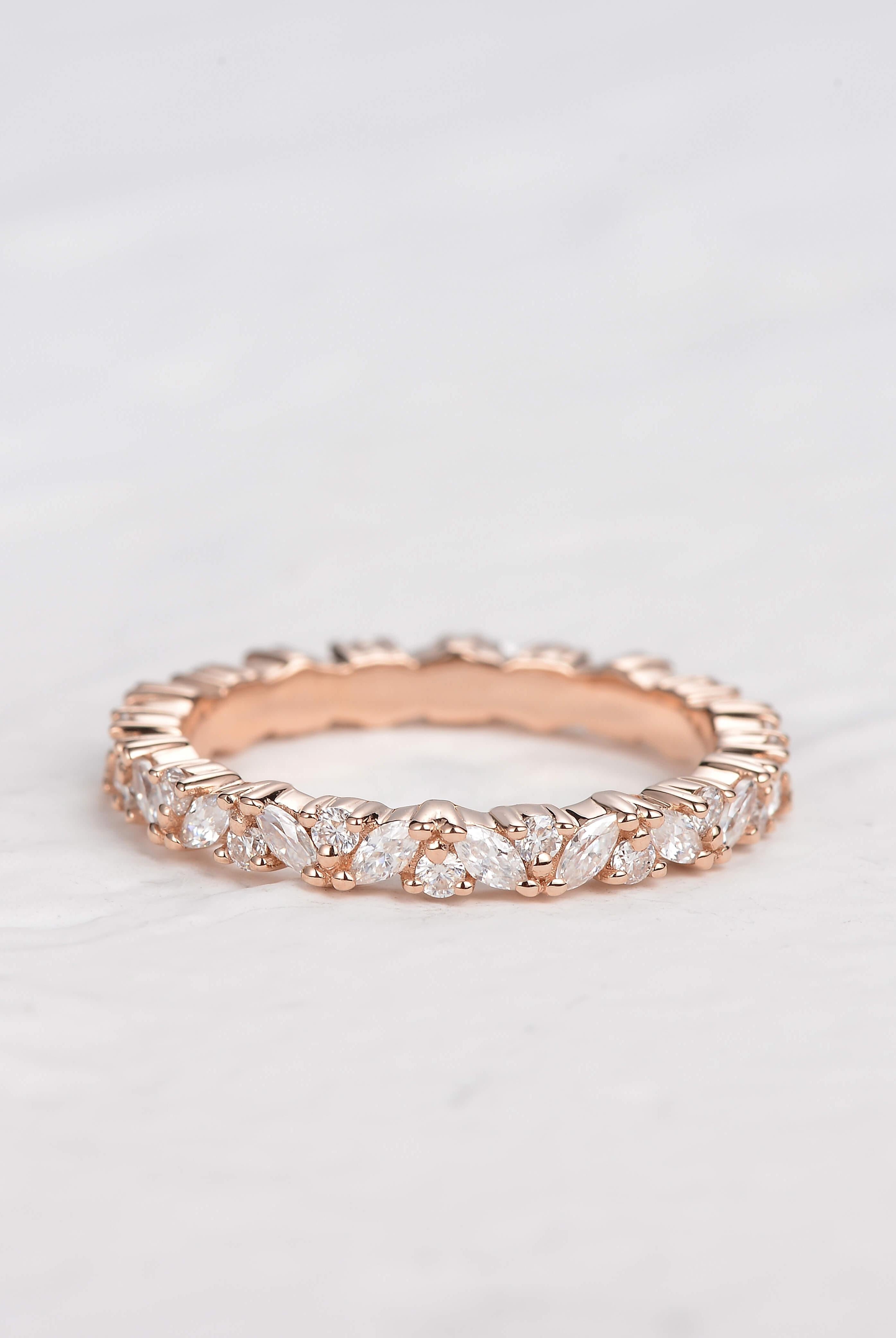 0-4-ct-round-and-marquise-alternative-moissanite-wedding-band