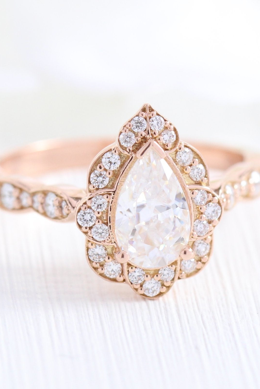 1.0CT Pear Vintage Halo Moissanite Diamond Engagement Ring In Solid Gold