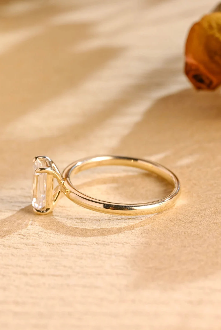 1 Carat Emerald Moissanite Ring