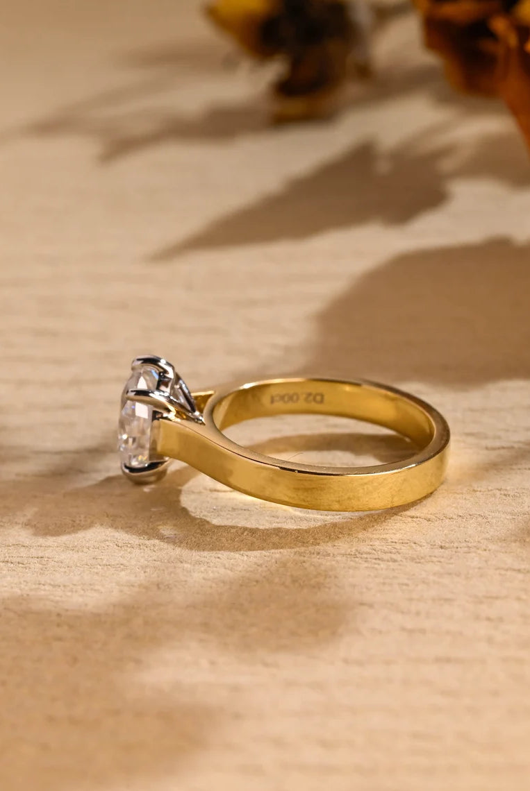 Oval Cut Moissanite Engagement Ring