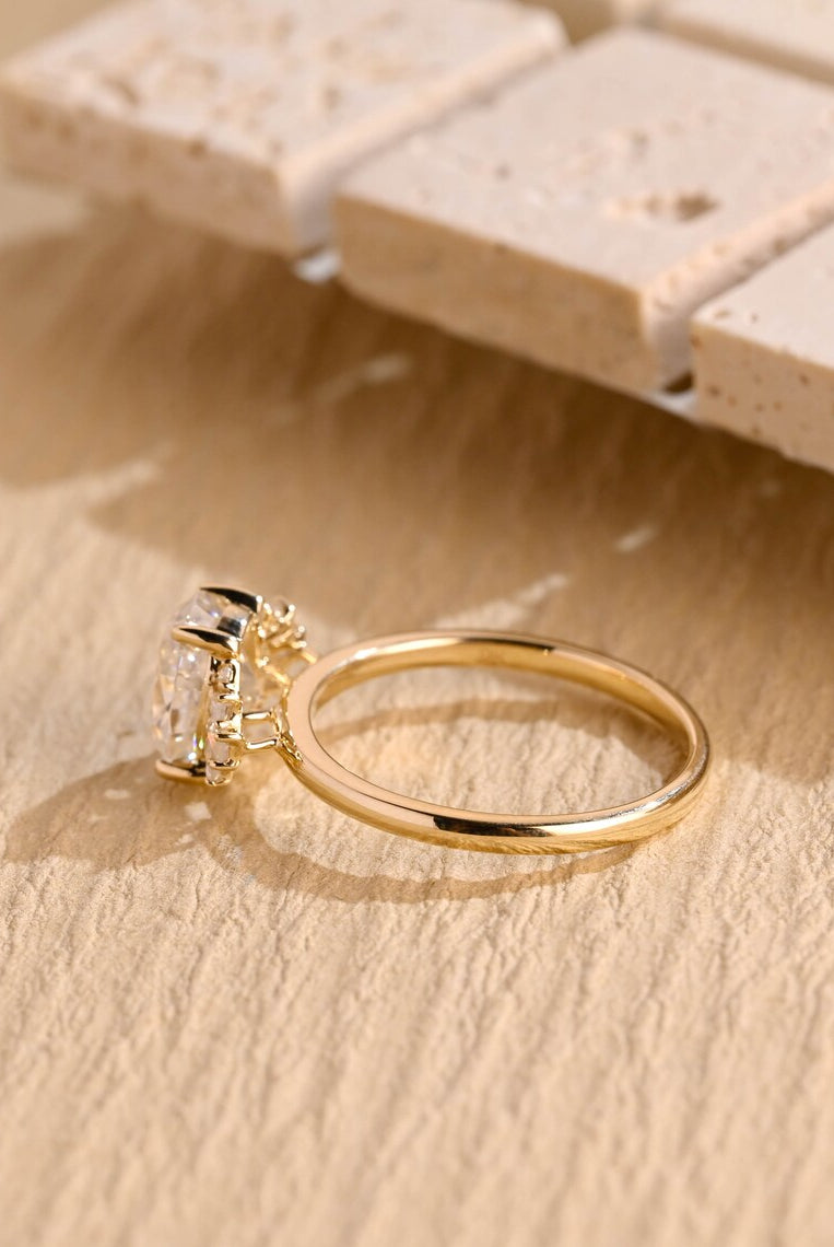 Oval Cut Moissanite Engagement Ring