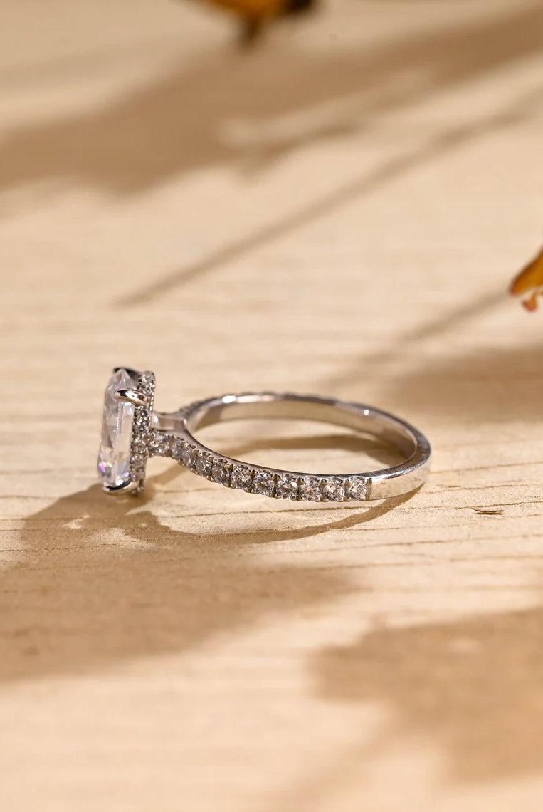 Oval Cut Moissanite Engagement Ring