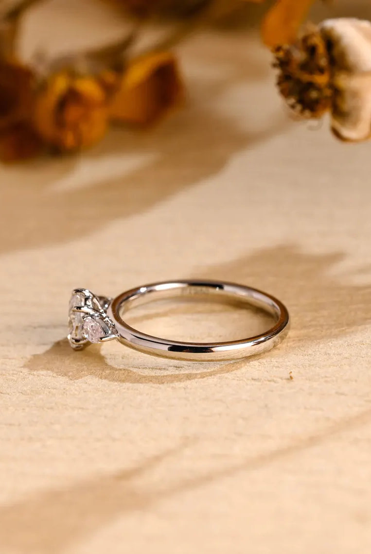 Oval Cut Moissanite Engagement Ring