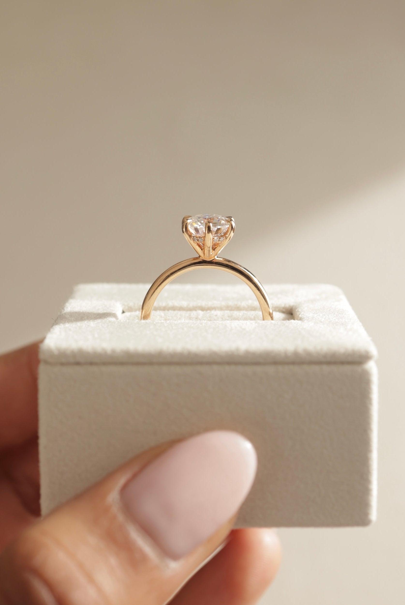 Round Cut Moissanite Engagement Ring