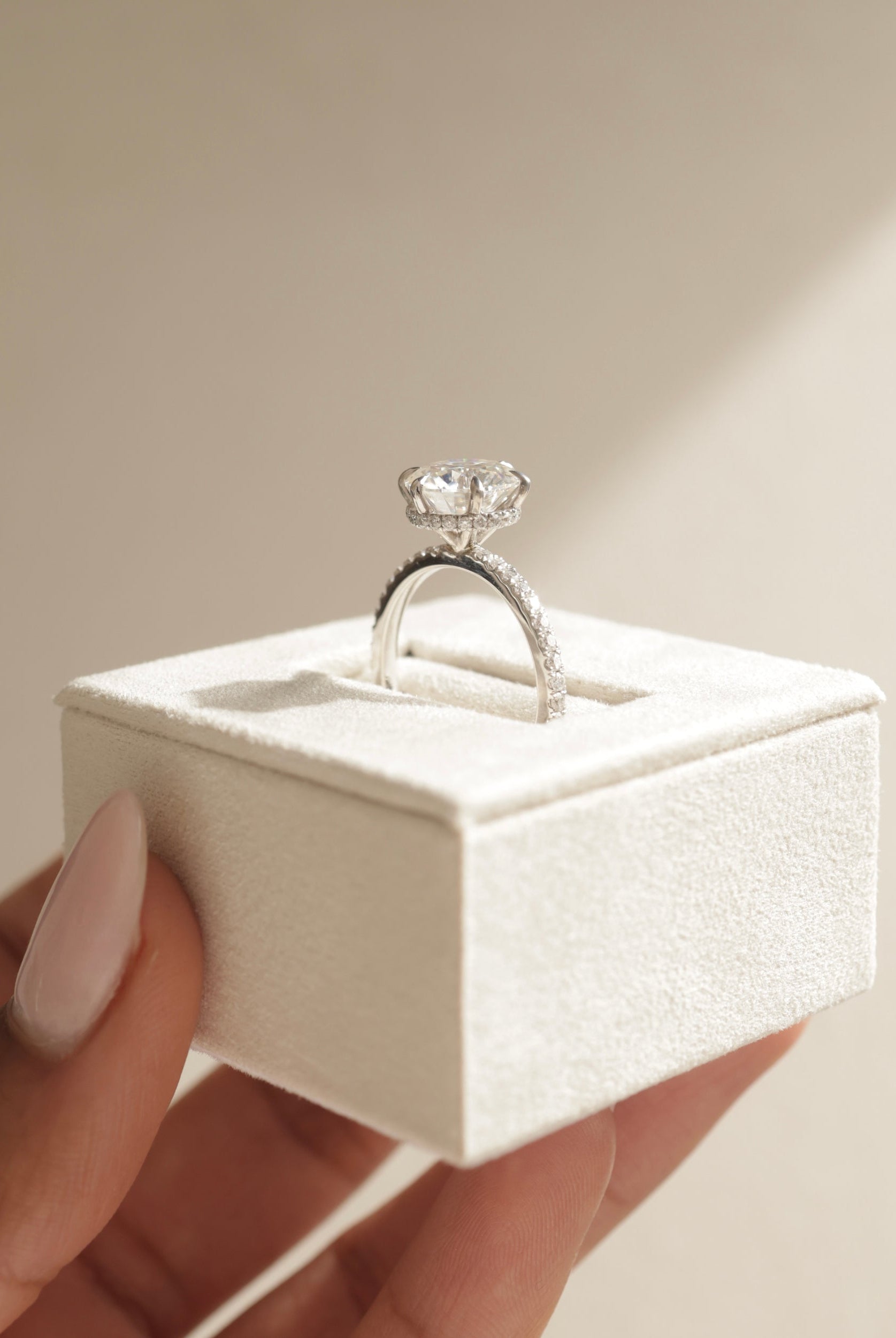 Round Cut Moissanite Engagement Ring