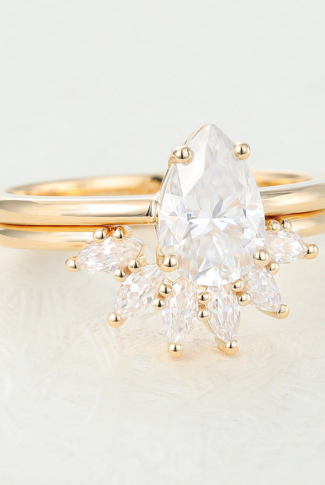 1-50-ct-pear-moissanite-solitaire-bridal-ring-set