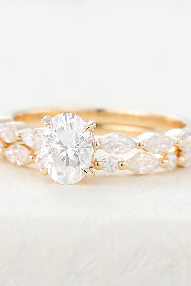 oval-moissanite-solitaire-bridal-ring-set