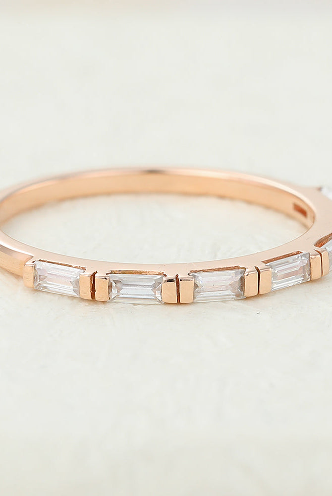 baguette-shaped-moissanite-bar-style-wedding-band