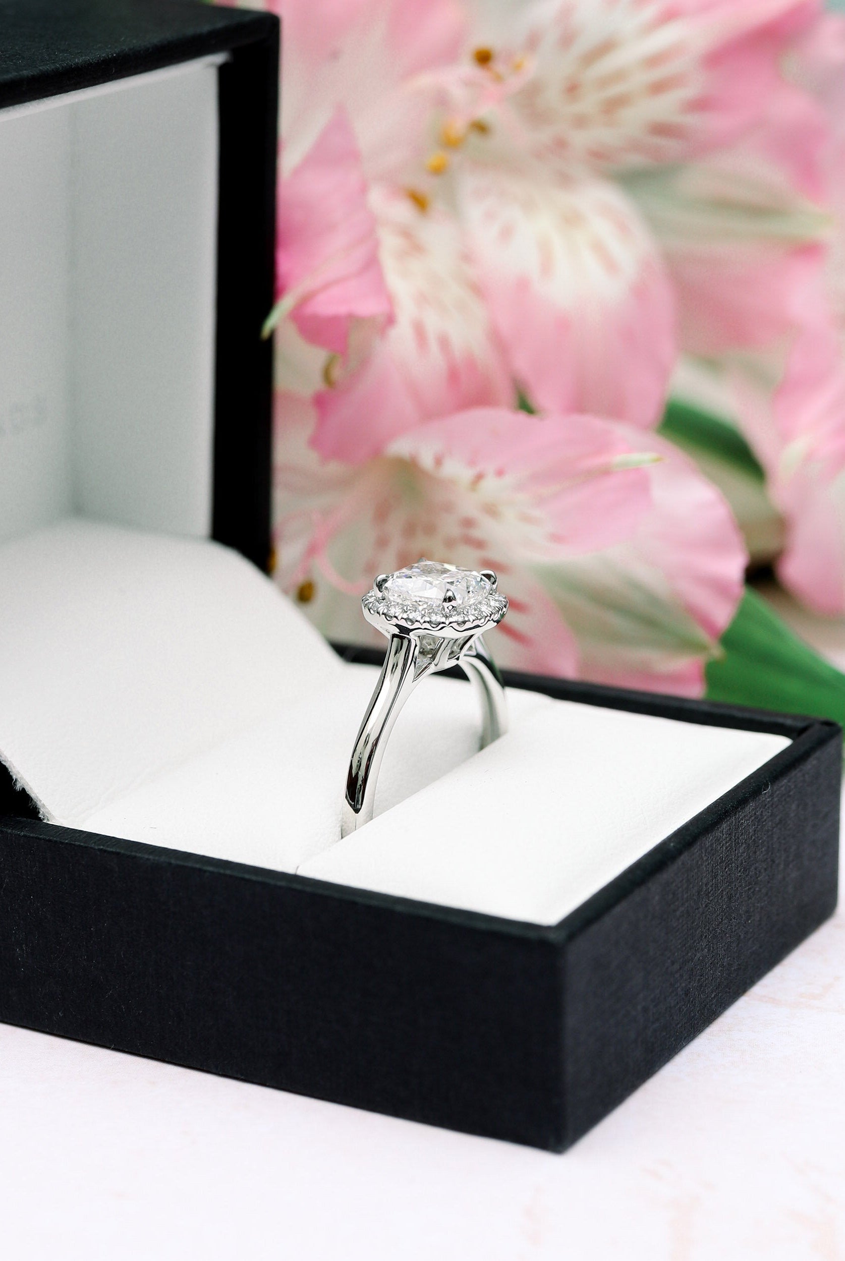 2.0CT Cushion Cut Moissanite Halo Diamond Engagement Ring