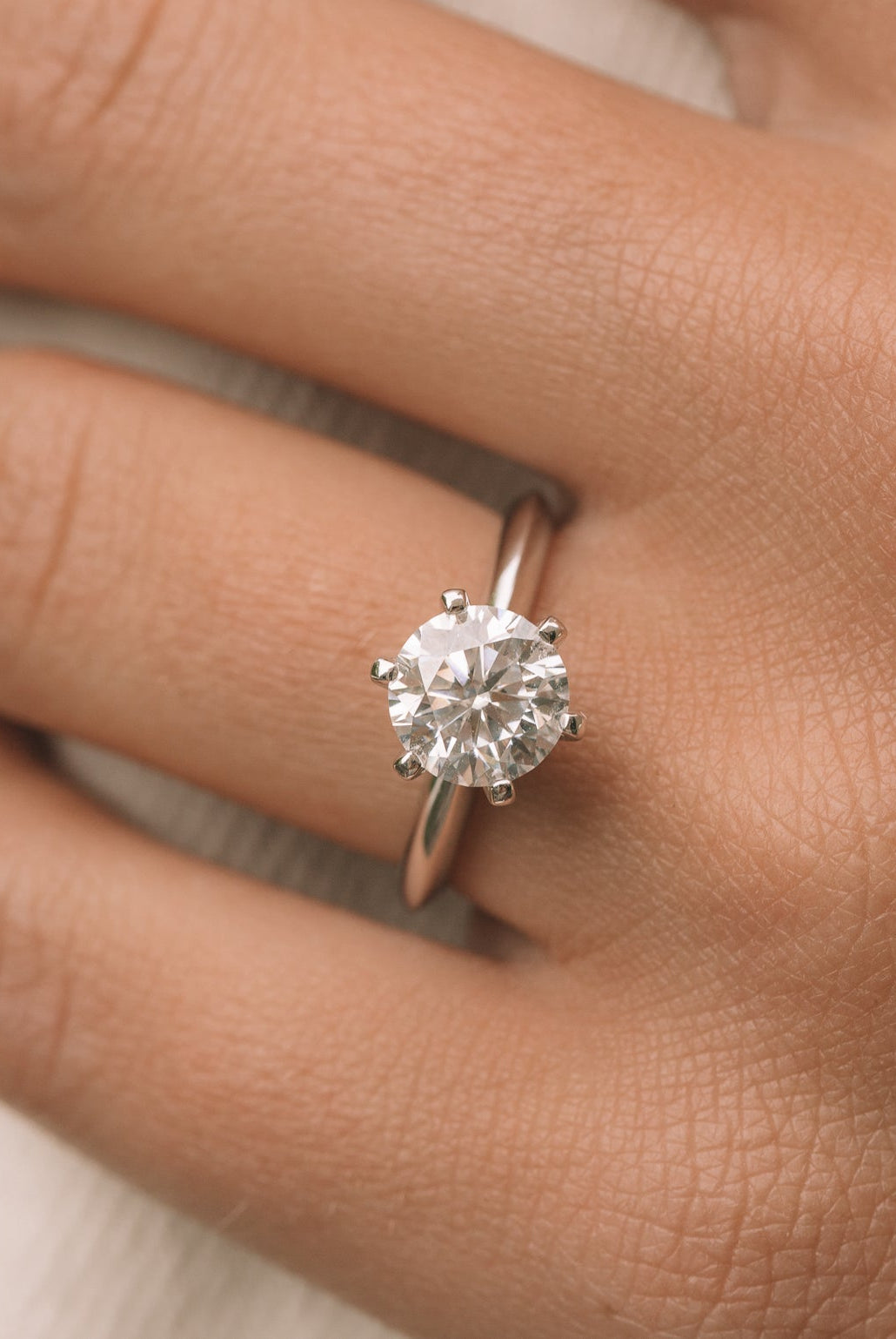 Round Cut Moissanite Engagement Ring