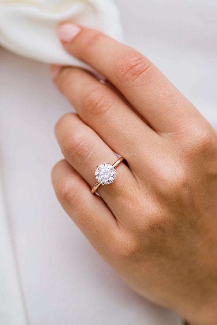 Round Cut Moissanite Engagement Ring