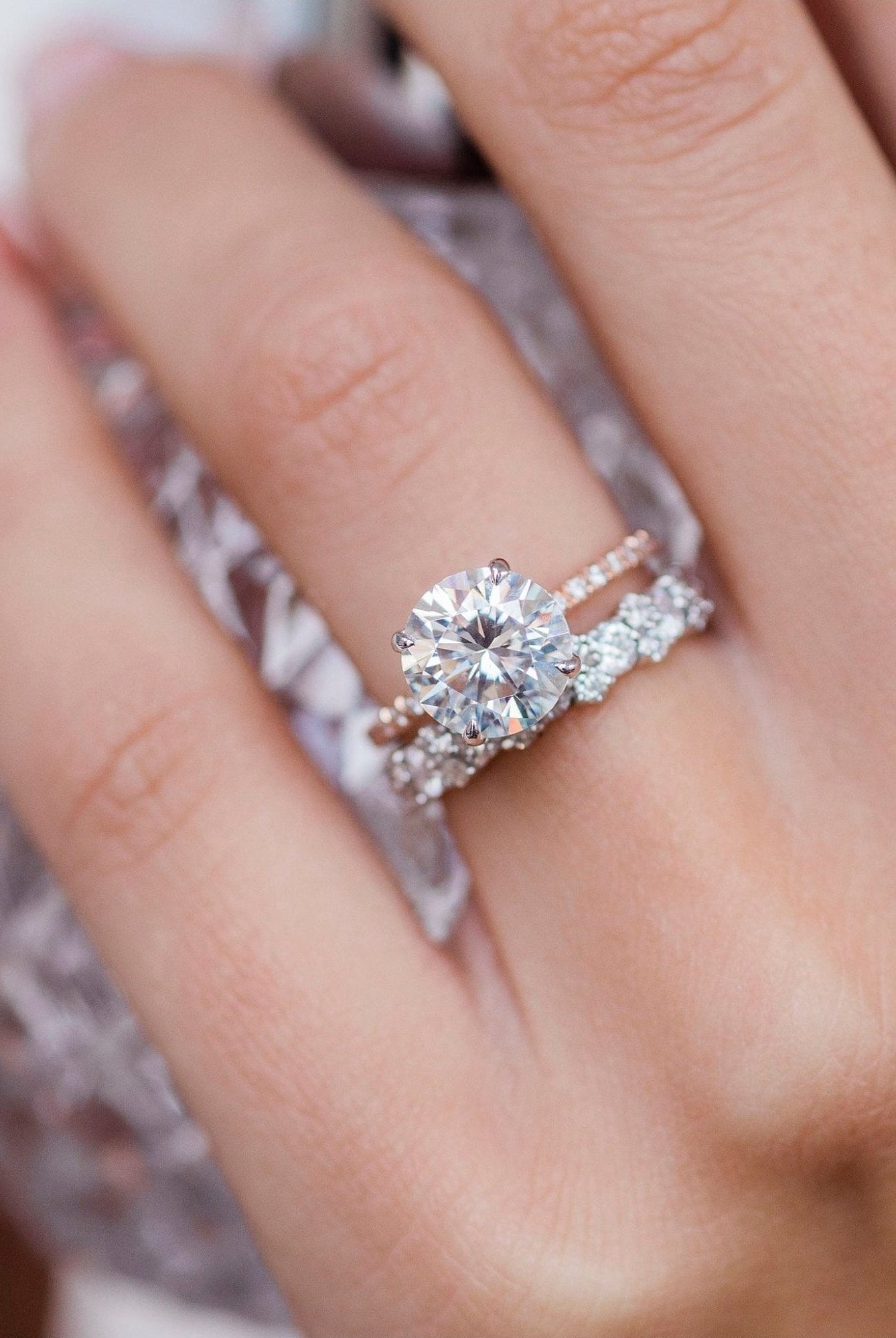 Round Cut Moissanite Engagement Ring
