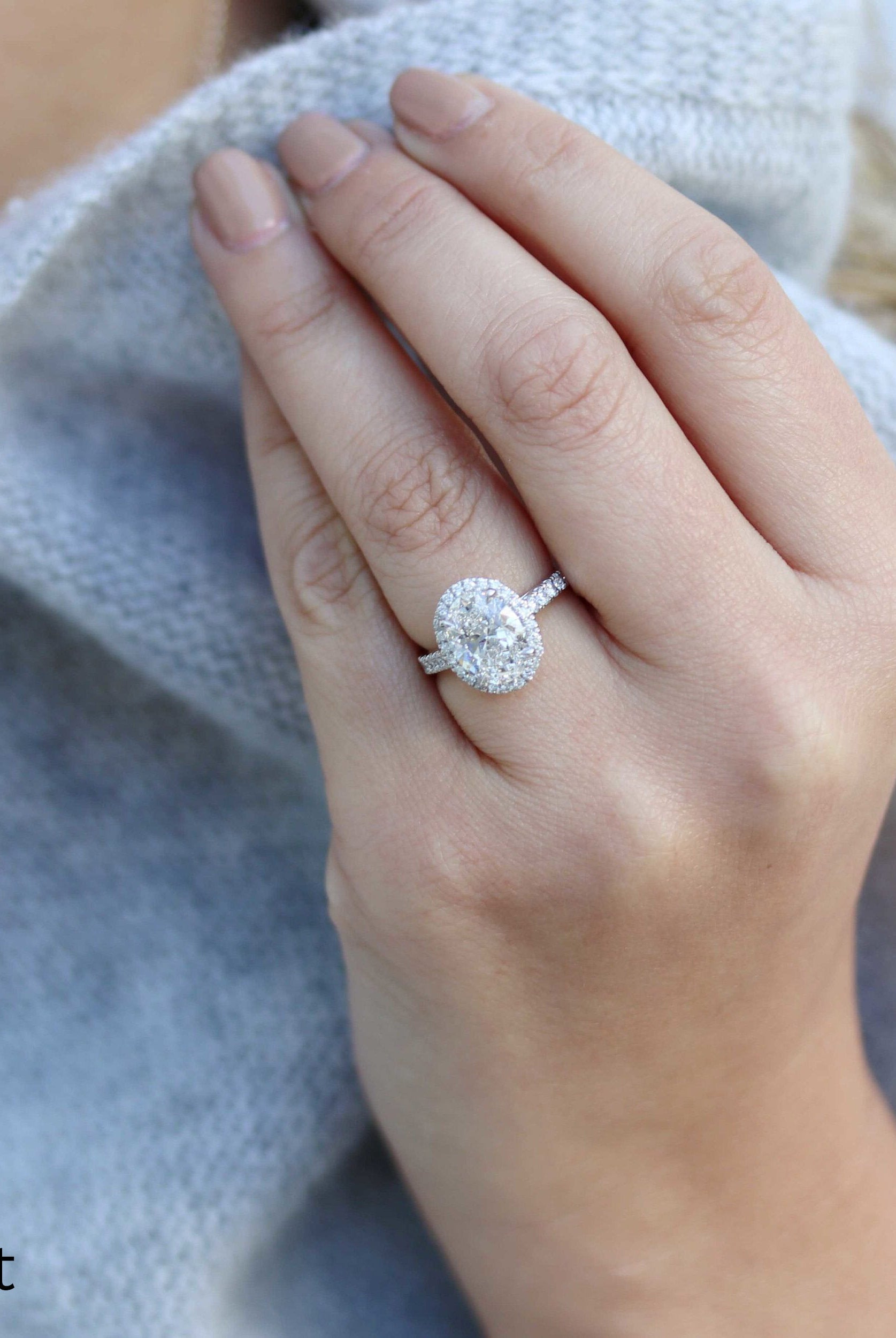 Oval Cut Moissanite Ring