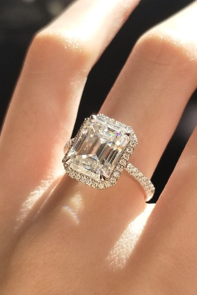 5-0-ct-emerald-shaped-moissanite-halo-engagement-ring