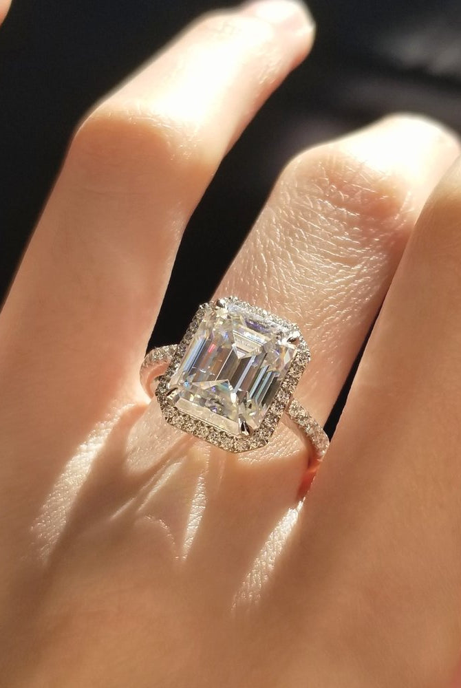 5-0-ct-emerald-shaped-moissanite-halo-engagement-ring