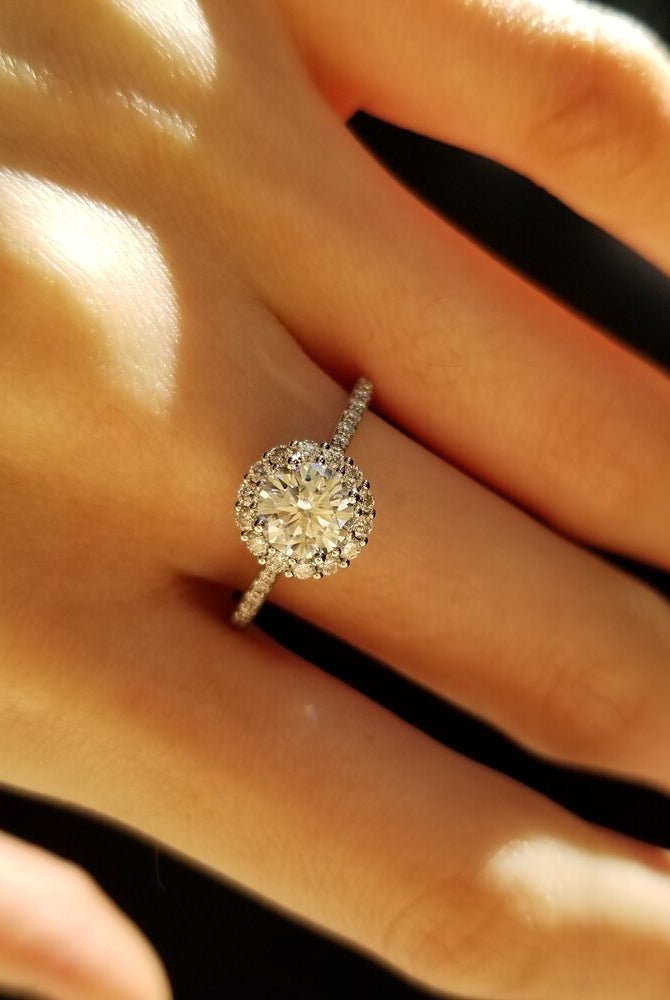 0-80-ct-round-shaped-moissanite-halo-engagement-ring