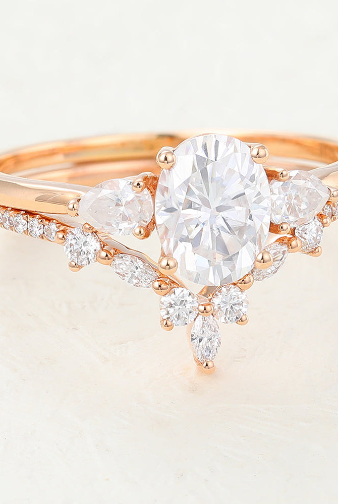 oval-moissanite-three-stones-bridal-ring-set