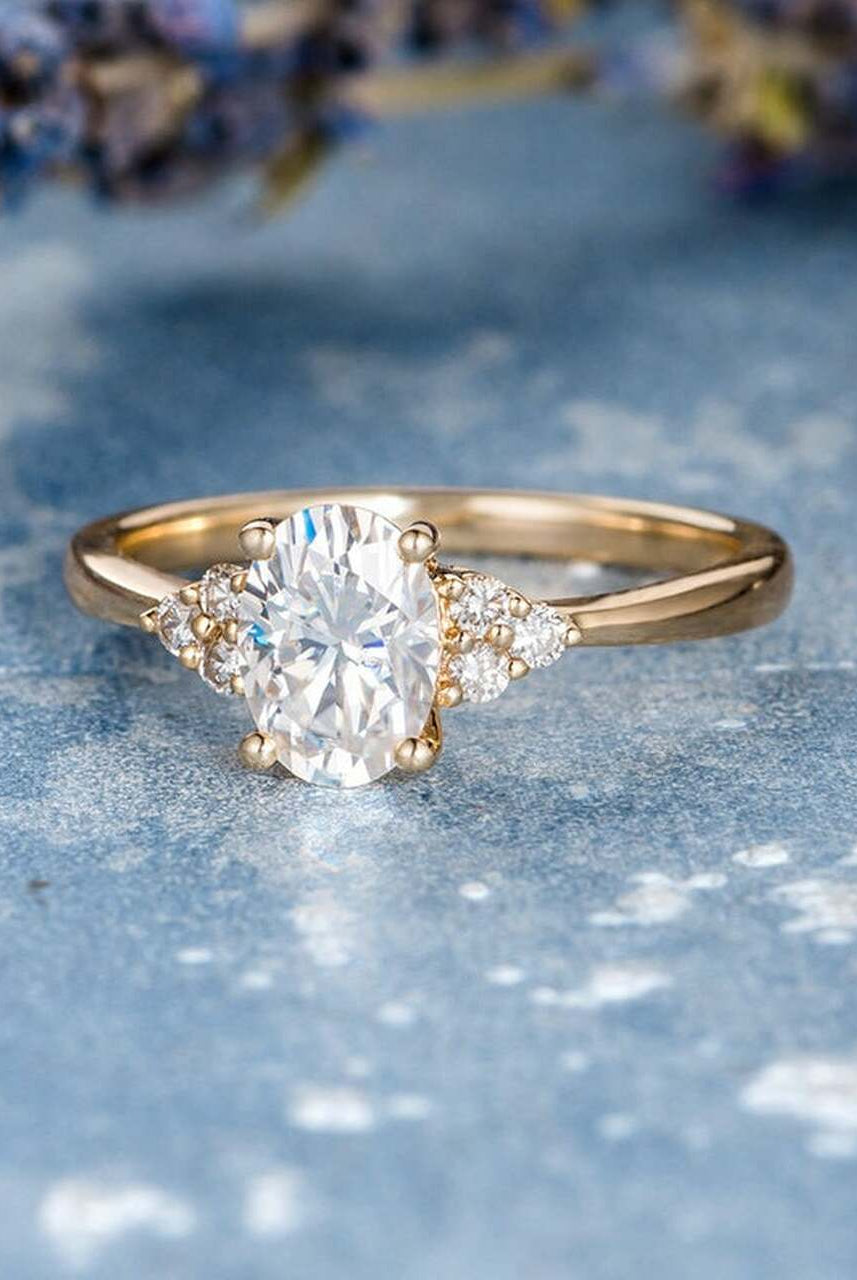 1.0CT Oval Cluster Moissanite Diamond Engagement Ring With Solitaire Setting