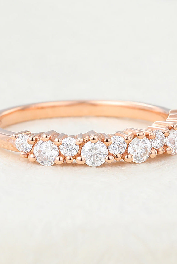 round-shaped-moissanite-cluster-wedding-band