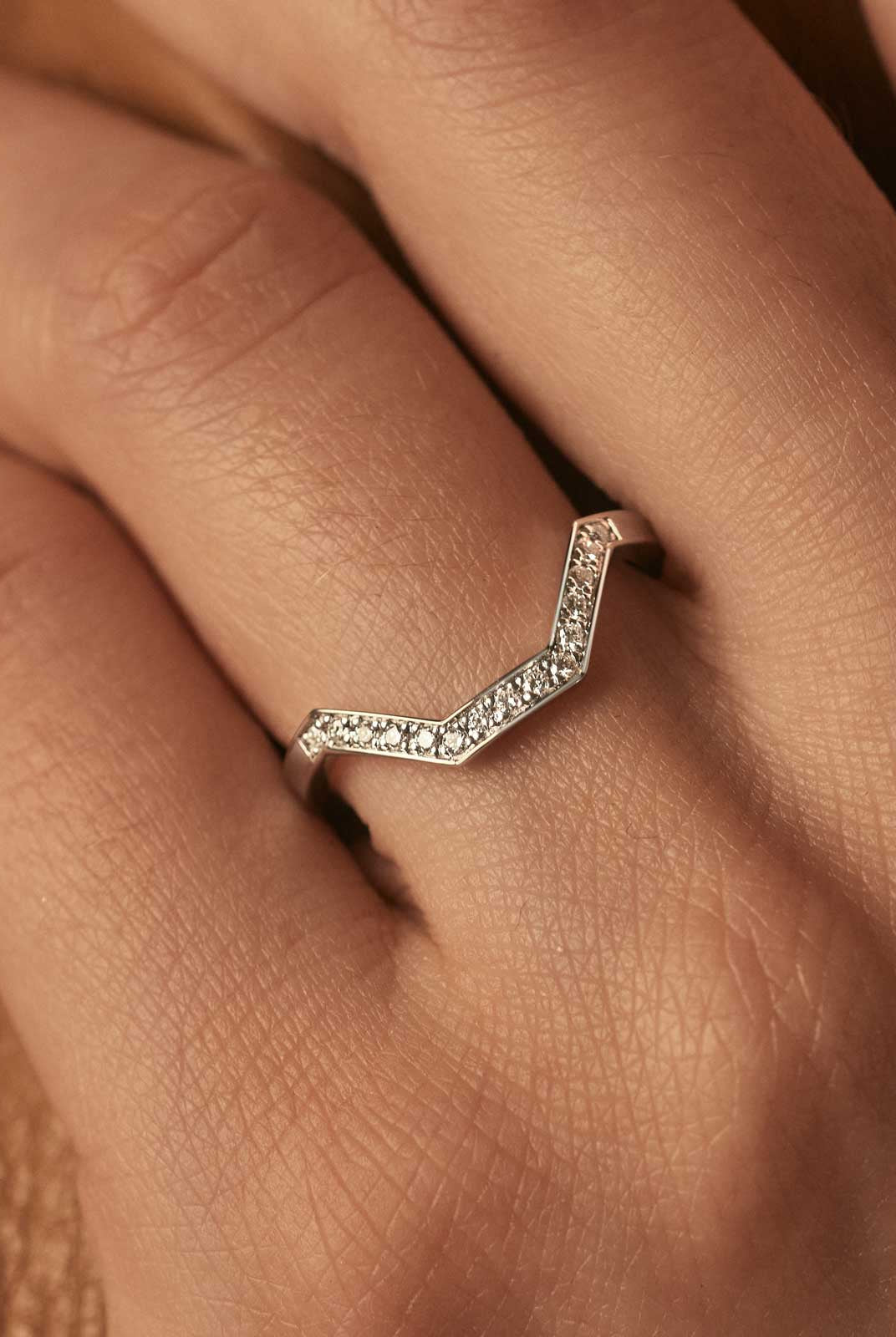 0-12-ct-round-shaped-moissanite-curved-wedding-band