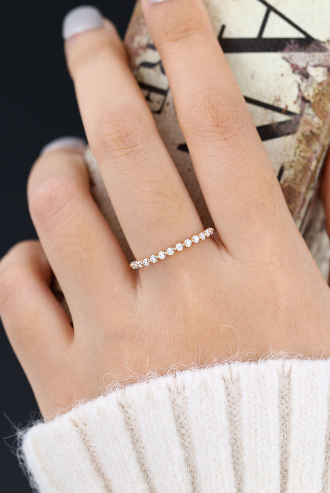 0-31-ct-round-shaped-moissanite-minimalist-wedding-band