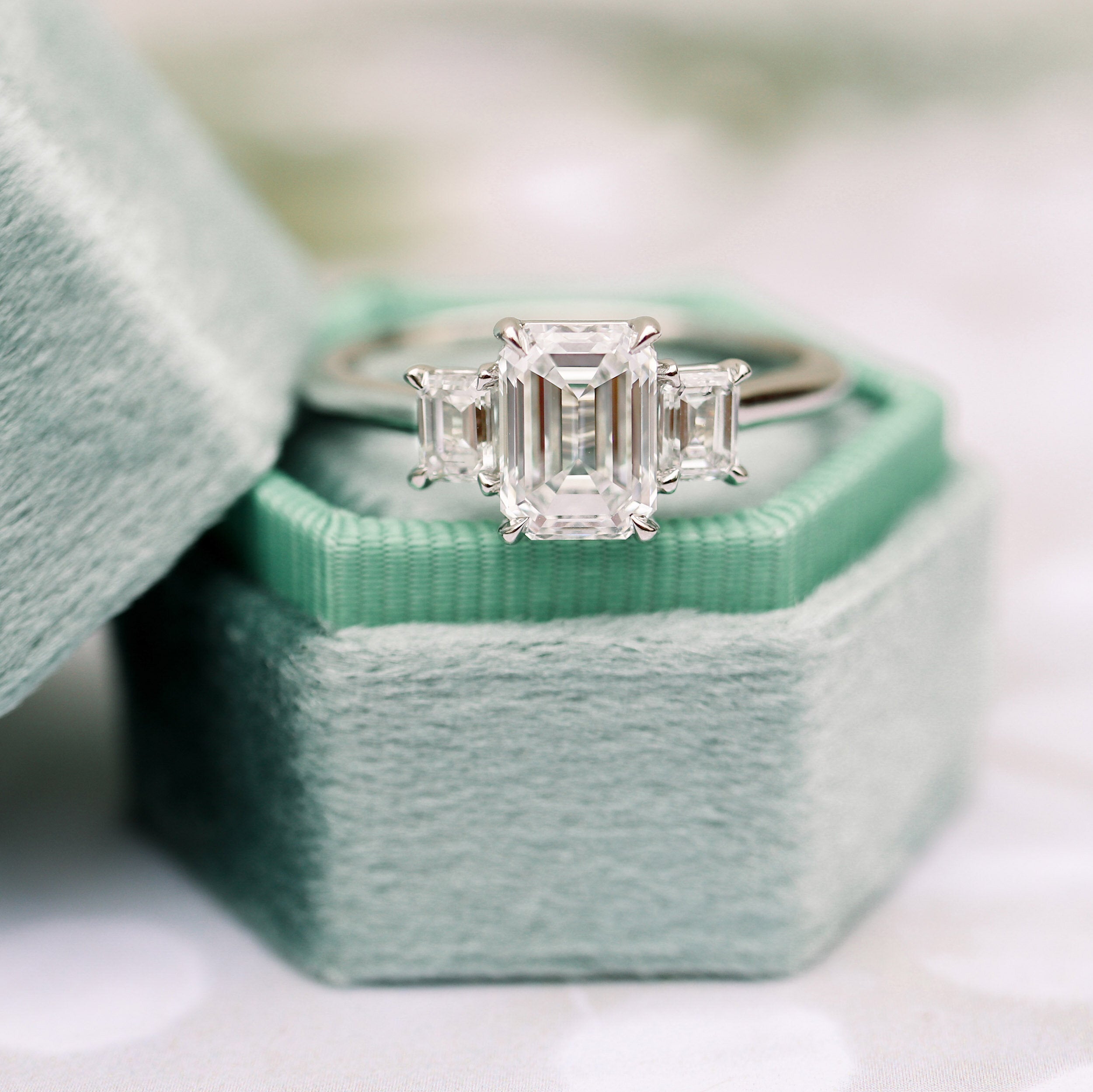 2.0CT Emerald Cut Moissanite Three Stone Diamond Engagement Ring
